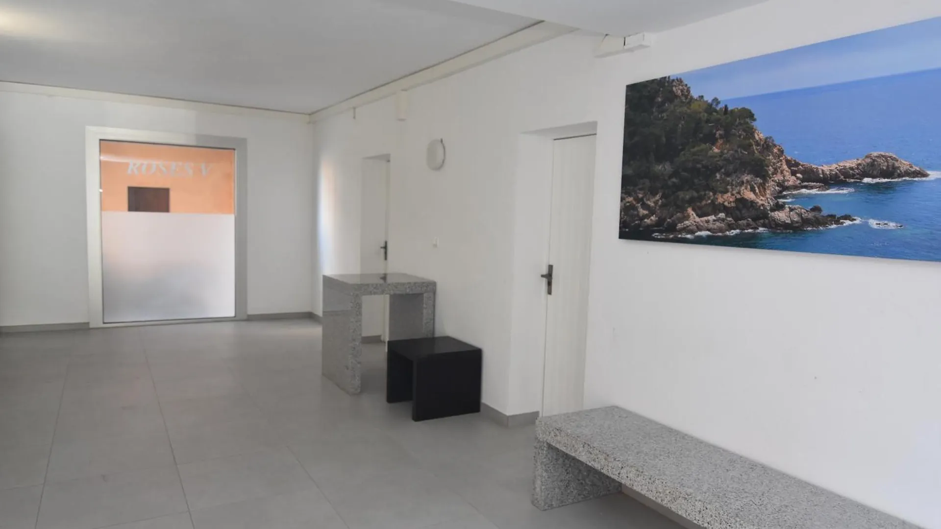 Rnet - Roses 5 Apartment